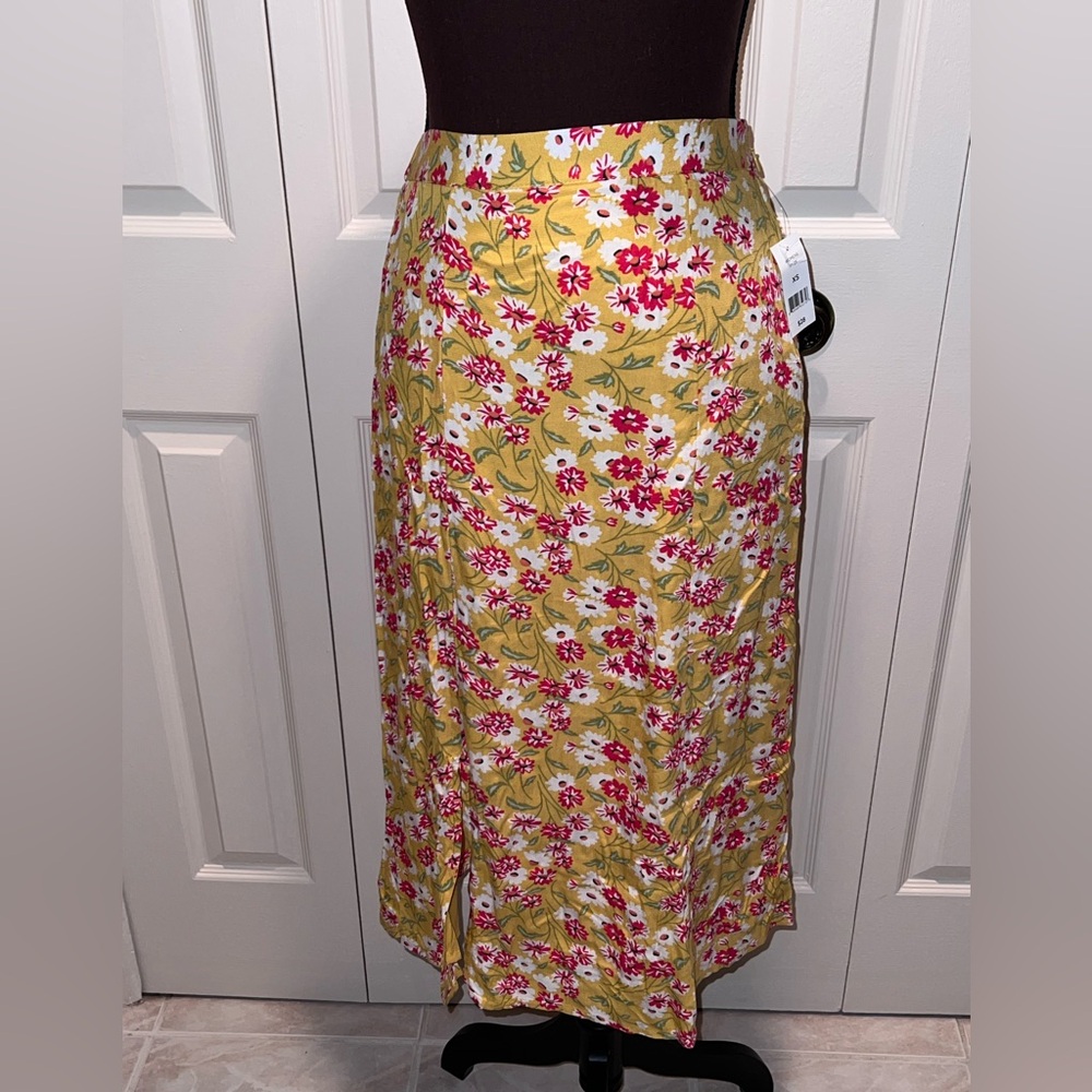 NWT Yellow Red Dip Floral stretch waist midi skirt (XS)
